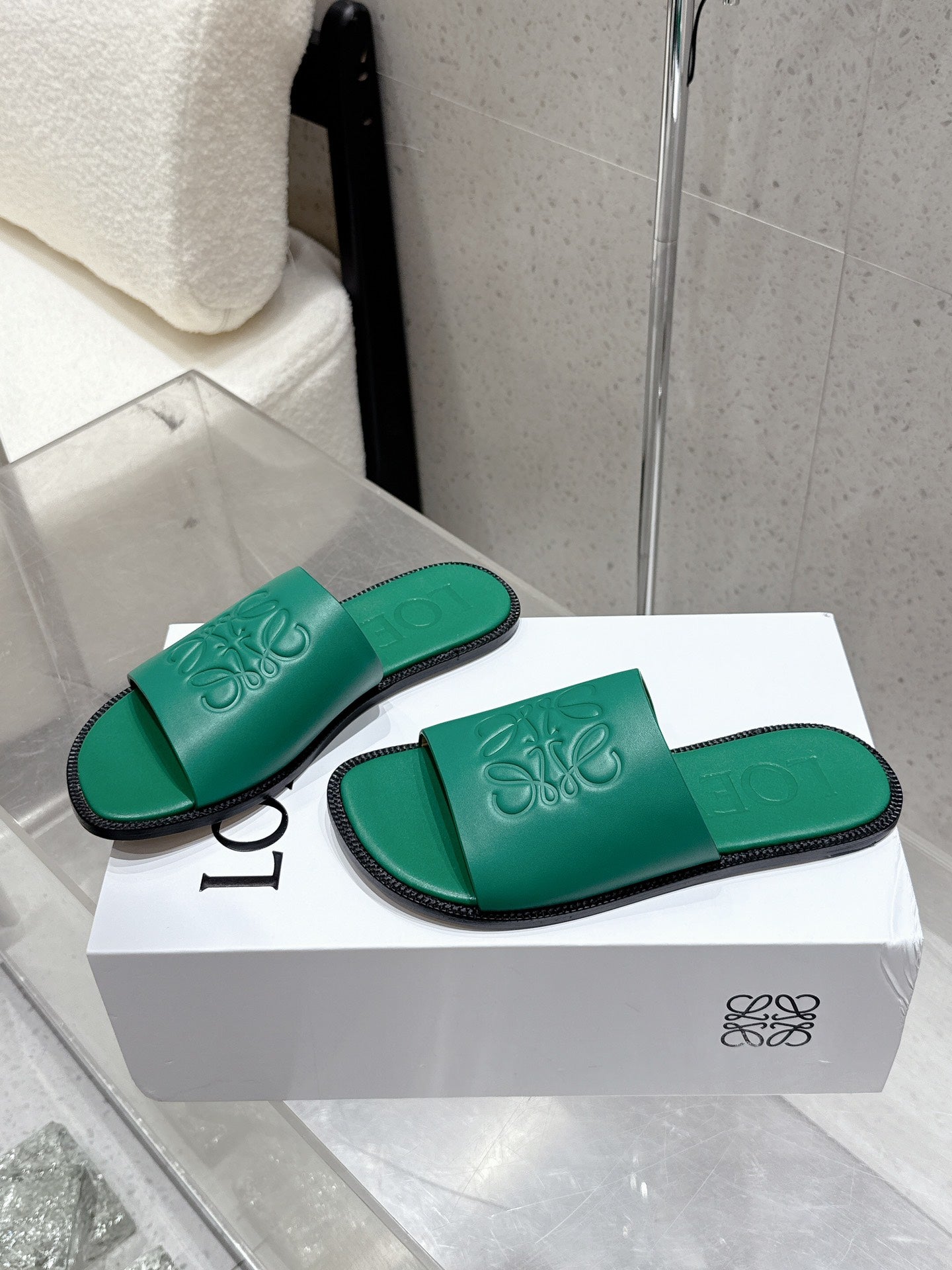 LOEWE 25 FLAT SLIPPERS VIBRANT GREEN CALFSKIN - 35