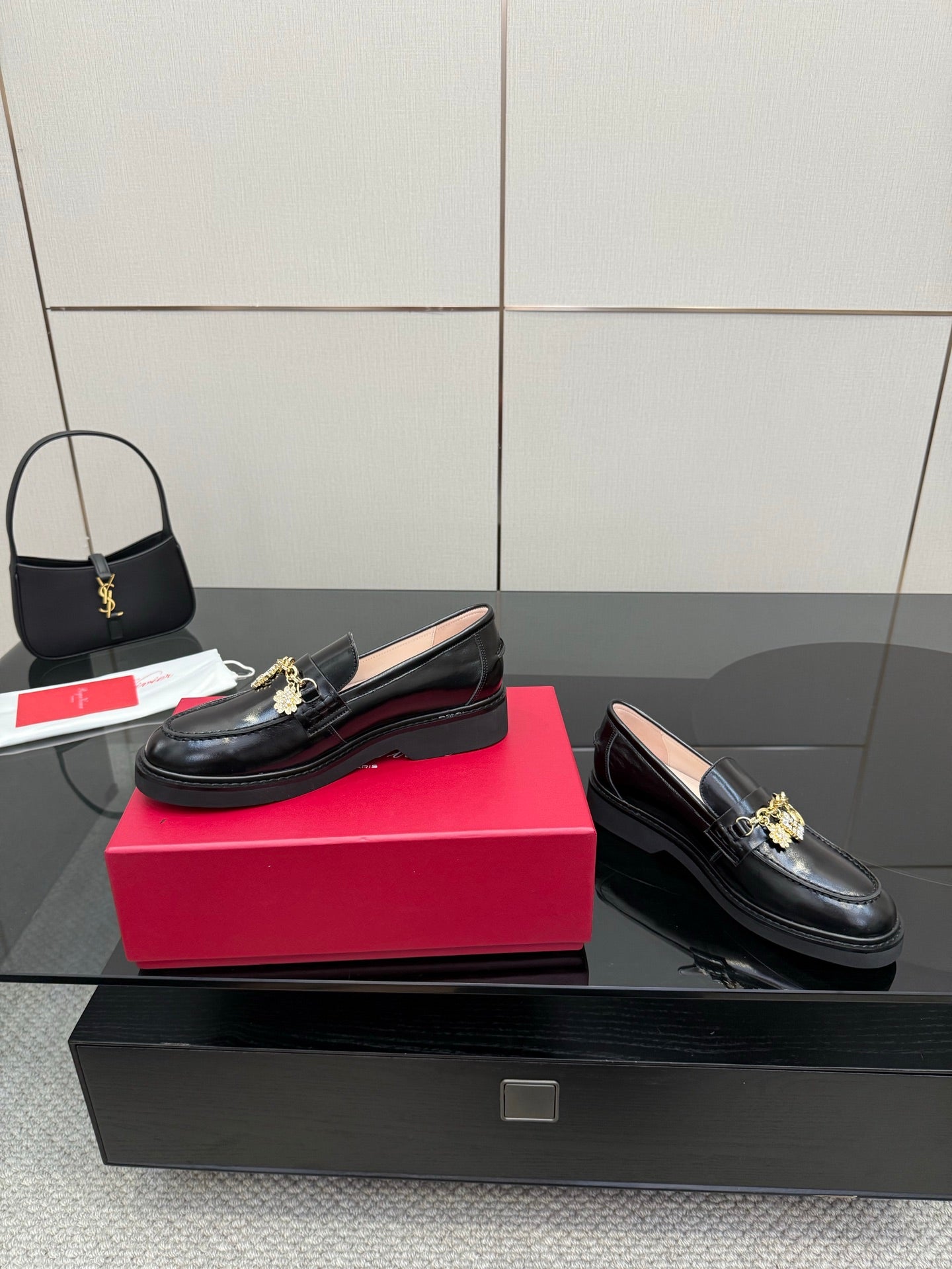ROGER VIVIER 25S RANGERS CHAIN LOAFER IN BLACK CALFSKIN - 35