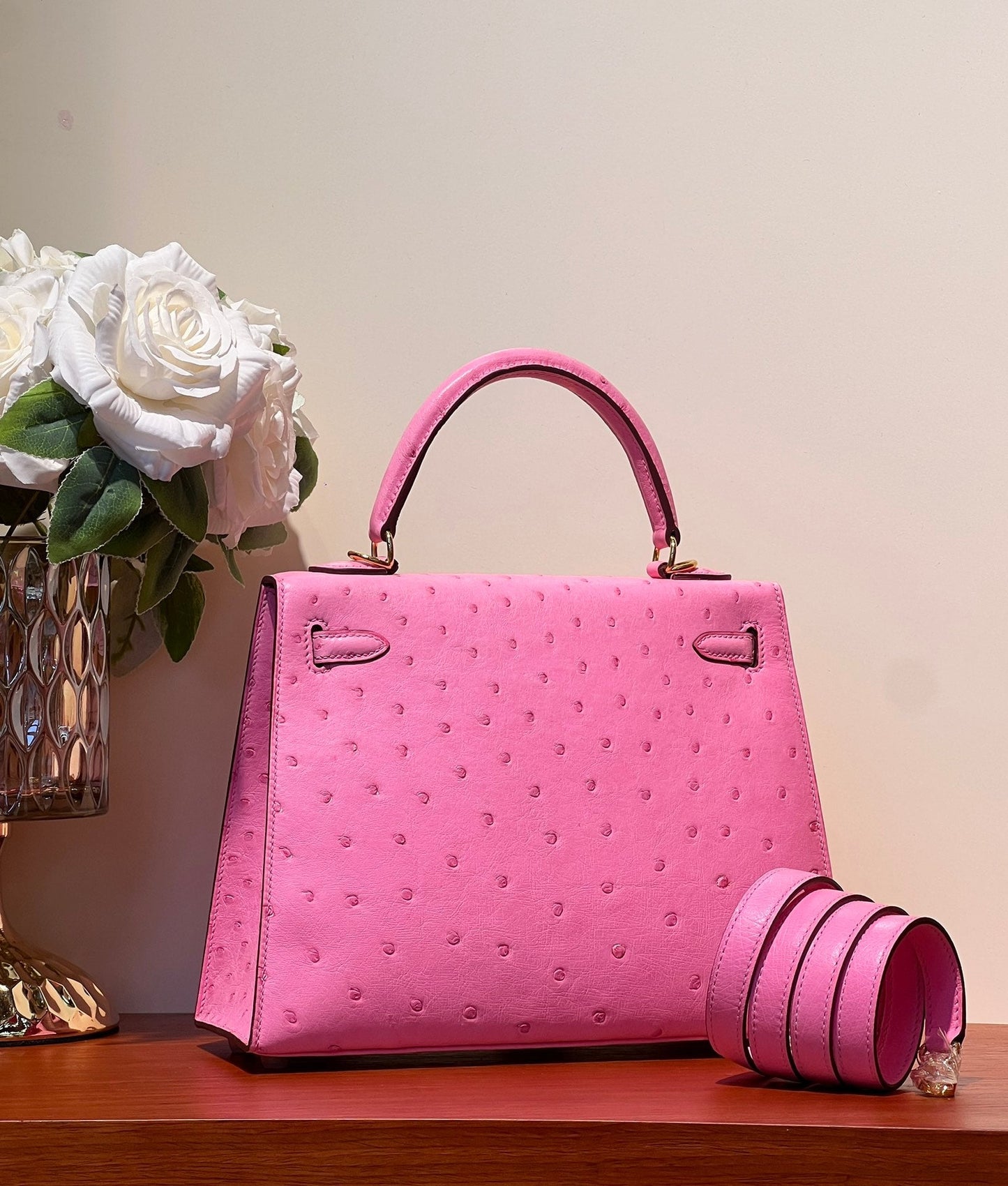 KELLY SELLIER 25 BAG IN DOLL PINK OSTRICH LEATHER WITH GOLD HARDWARE