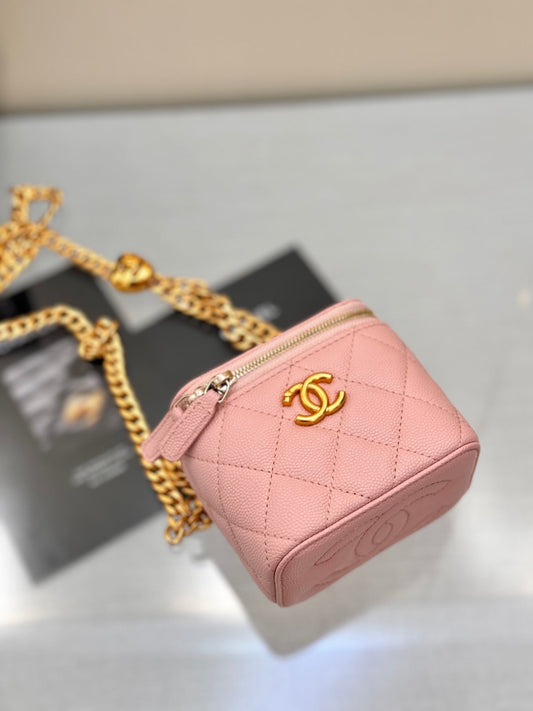 CHANEL 25S МІНІ-СУМКА-ФУТЛЯР 11 СМ ЗІ СВІТЛО-РОЖЕВОЇ ШКІРИ ЯГНЯТИ ІЗ ЗОЛОТОЮ ФУРНІТУРОЮ