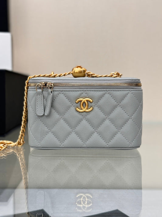 СУМКА-ФУТЛЯР CHANEL 25S MINI VANITY BAG, 16 СМ, З СІРОЇ ОВЕЧОЇ ШКІРИ ІЗ ЗОЛОТОЮ ФУРНІТУРОЮ