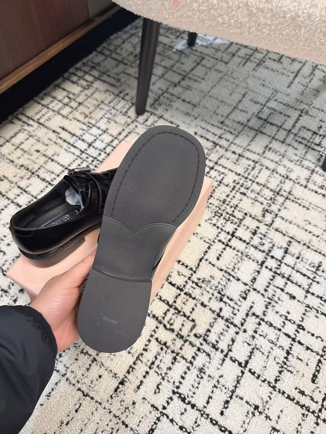 SQUARE TOE OXFORD IN BLACK SHINY CALFSKIN - 35