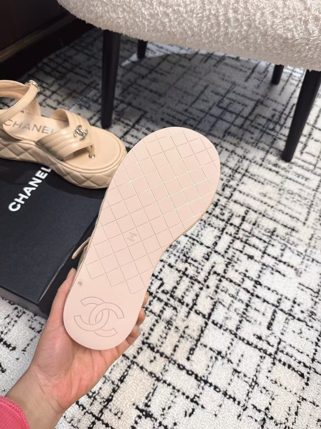 THICK-SOLED THONG SANDAL IN MACAROON BEIGE LAMBSKIN - 35