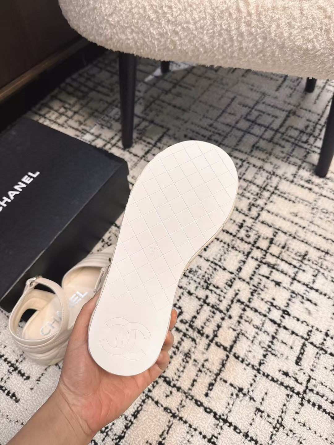 THICK-SOLED THONG SANDAL IN WHITE CREAM LAMBSKIN - 35