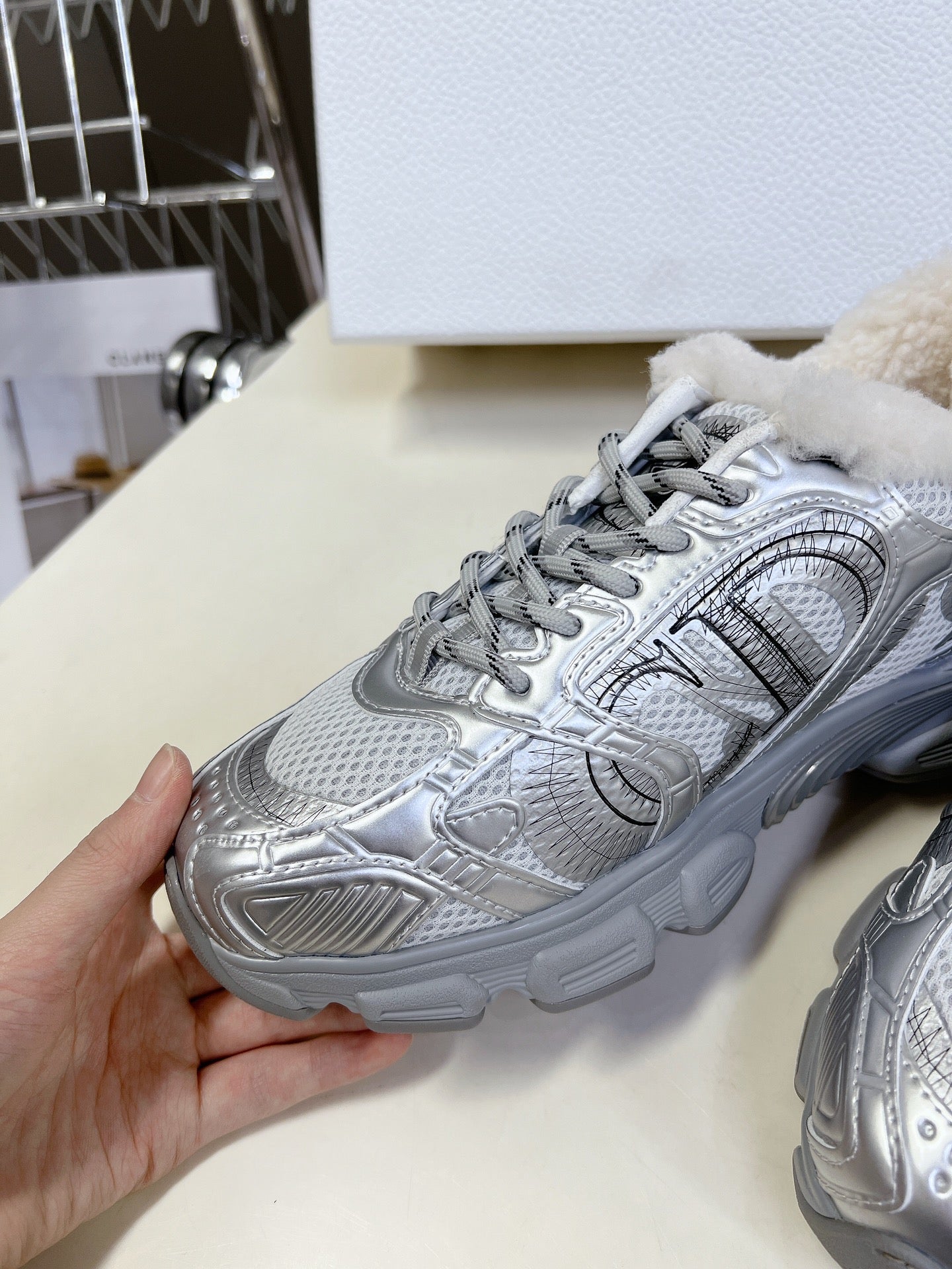 DIOR CHRONO SNEAKER 25S IN SILVER LAMBSKIN AND MESH FABRIC - 35