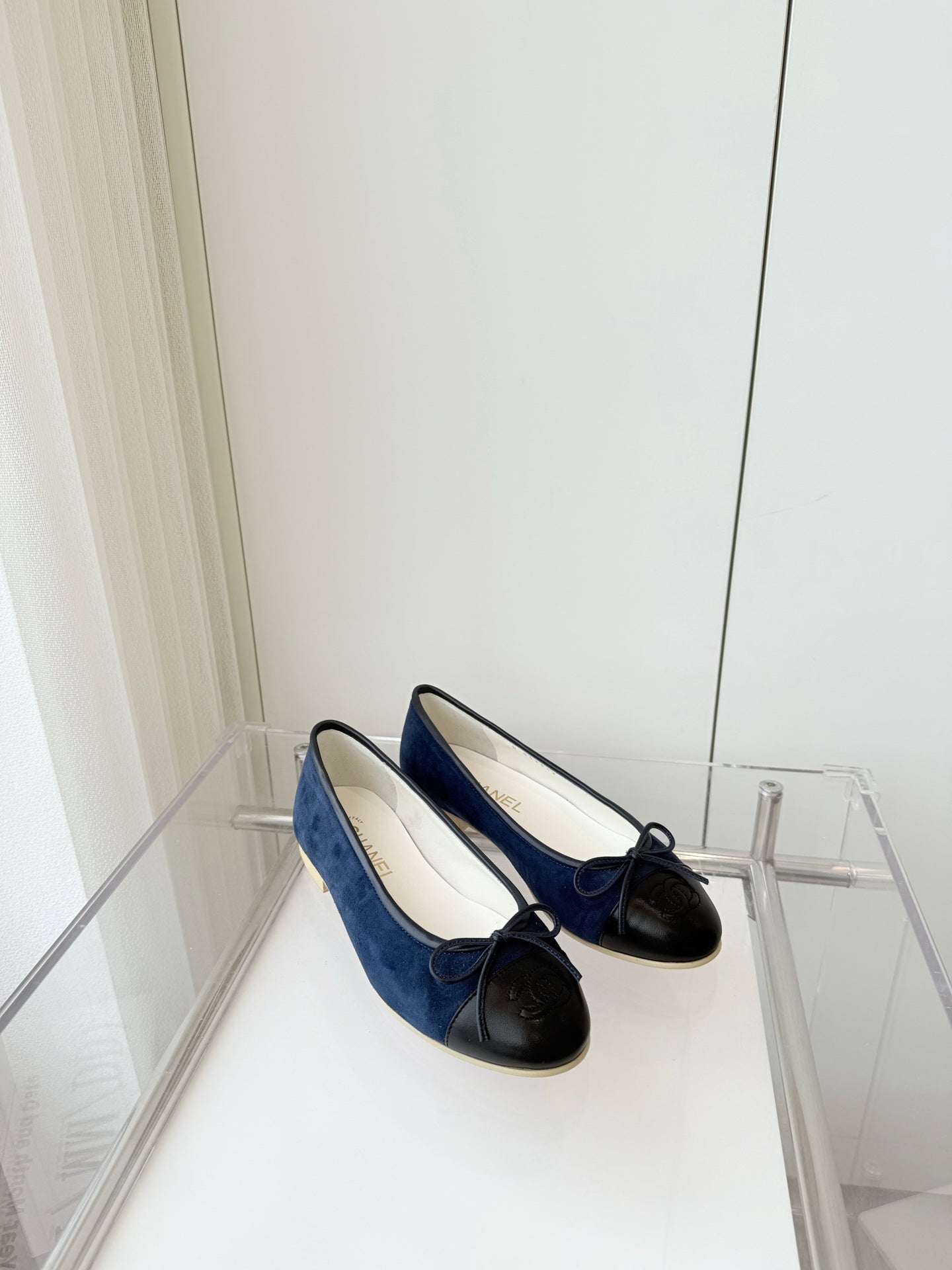 BALLET FLAT IN BLACK CALFSKIN AND NAVY BLUE SUEDE - 34
