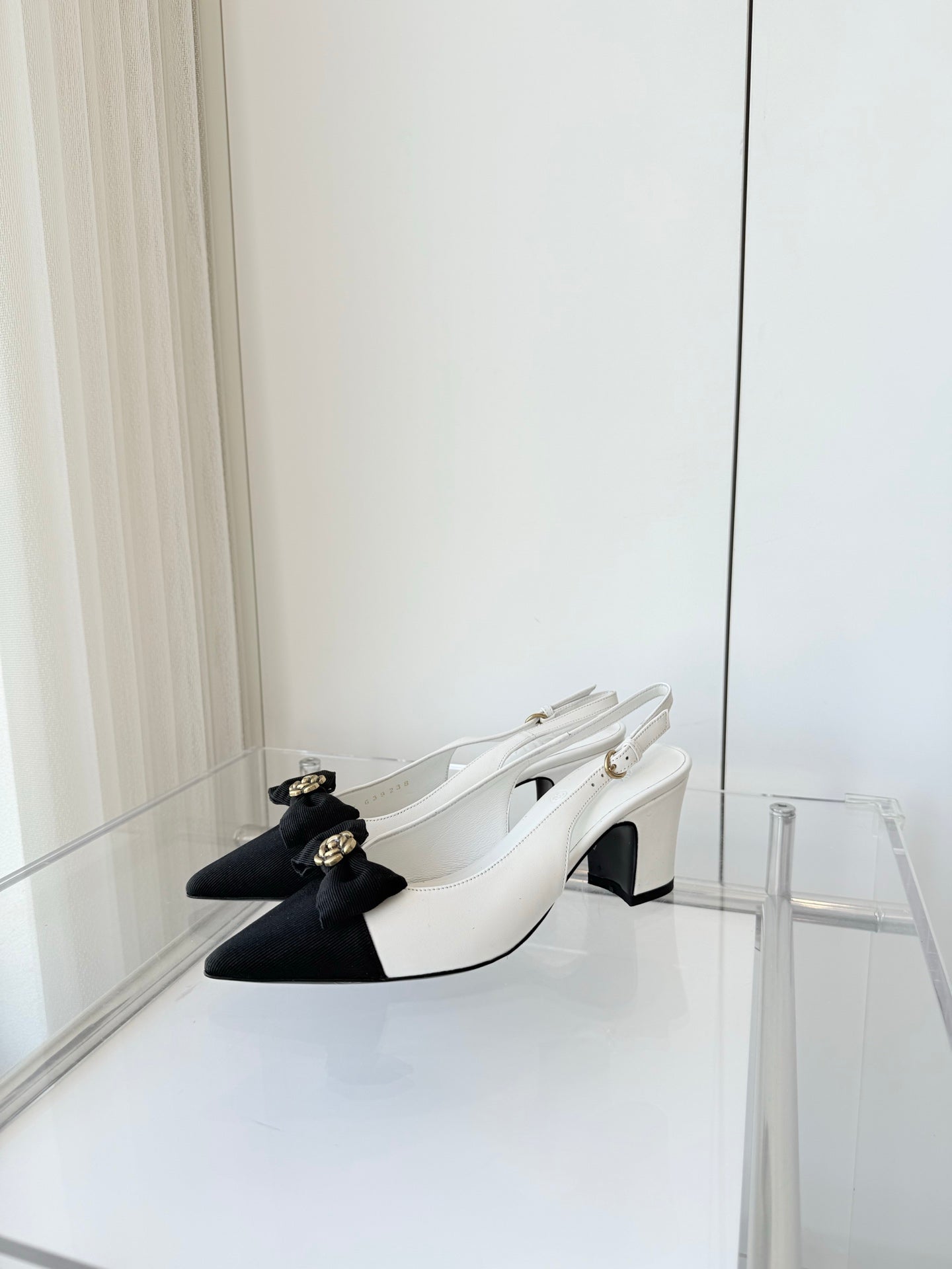 SLINGBACKS 65 MM IN WHITE CALFSKIN AND BLACK CANVAS - 35