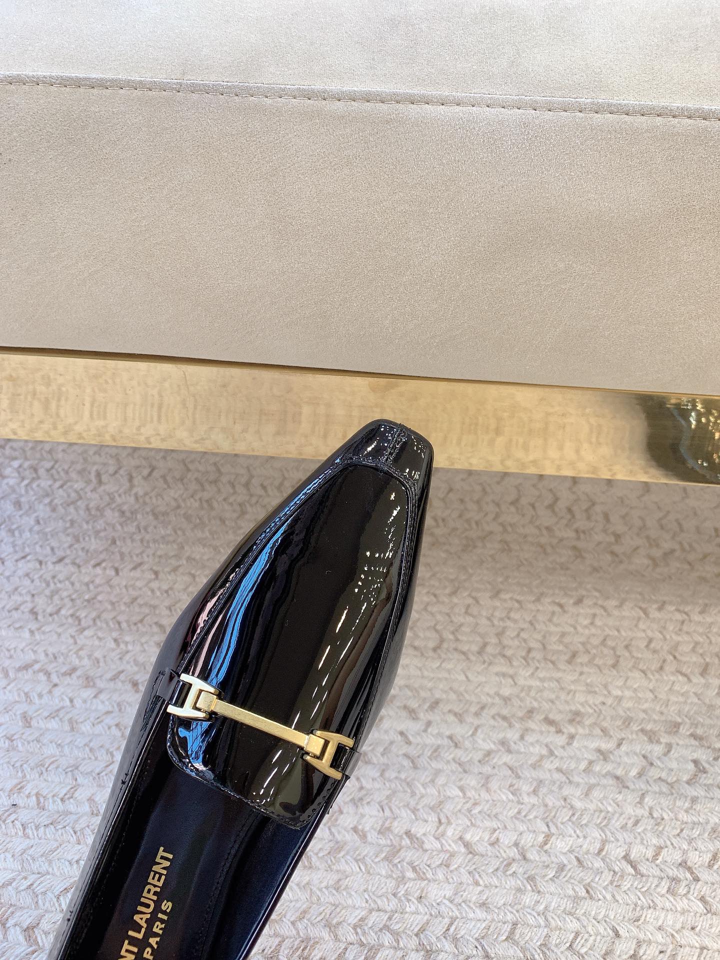 LOAFERS WITH GOLD HARDWARE IN BLACK GLOSSY CALFSKIN - 34