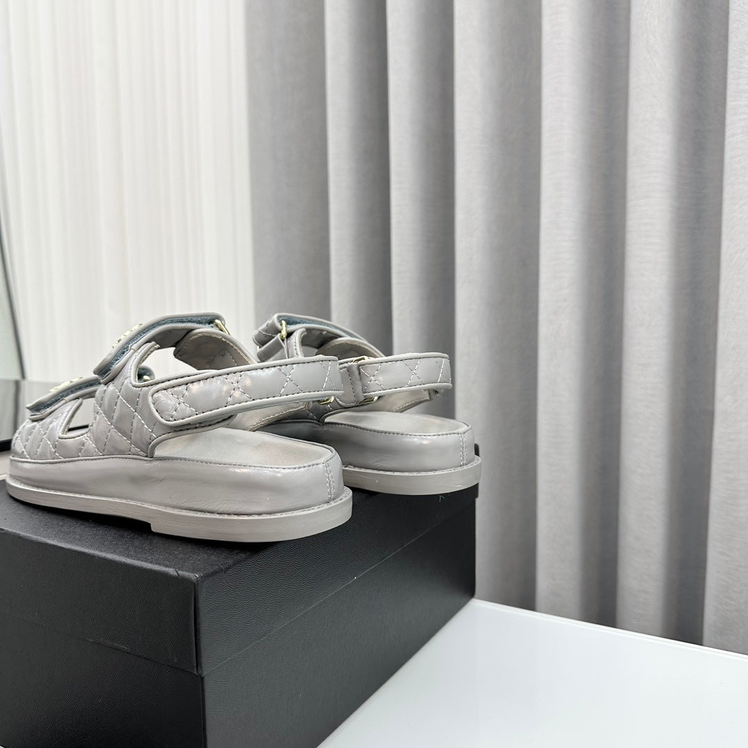 dad sandals grey patent lambskin - 35