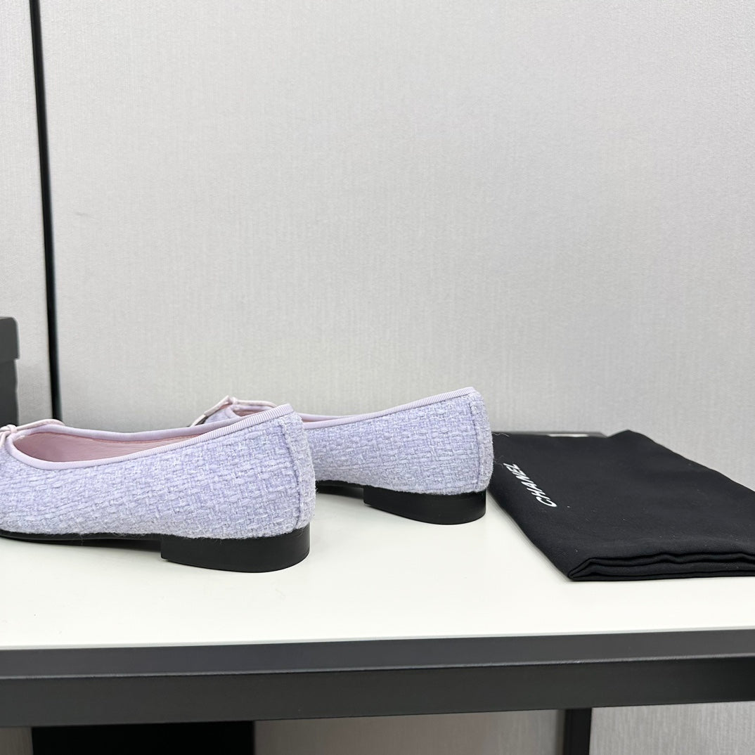 BALLET FLATS IN POWDER BLUE TWEED AND BLACK CALFSKIN - 34