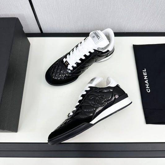 SPORTS SHOES IN GLOSSY BLACK CALFSKIN - 35