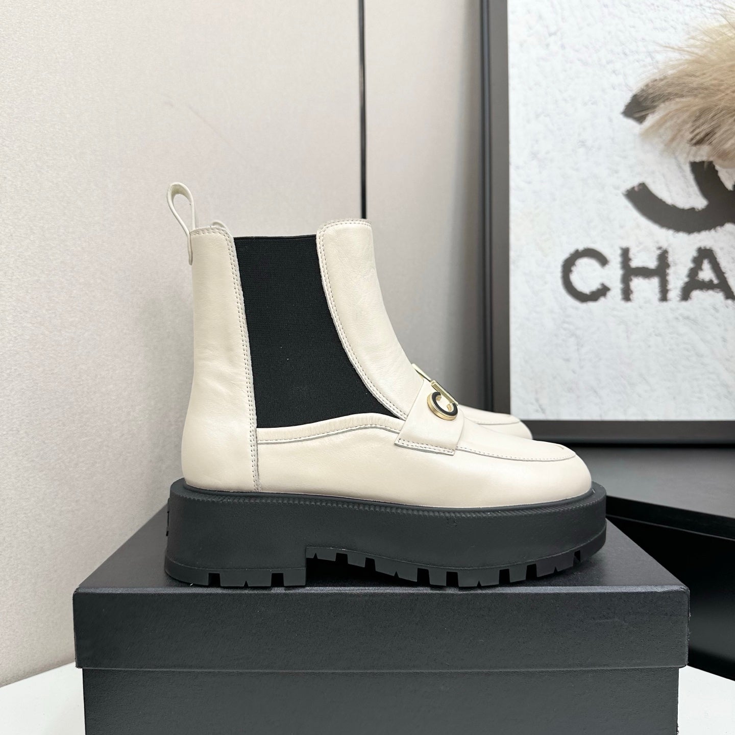 CHANEL 25S SHORT BOOTS IN WHITE CALFSKIN AND CANVAS - 35