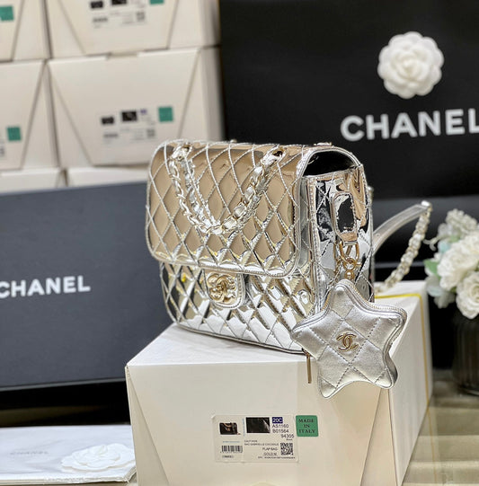 25S CHANEL STAR SILVER 23 З МЕТАЛІЗОВАНОЇ СРІБНОЇ ТЕЛЯЧОЇ ШКІРИ