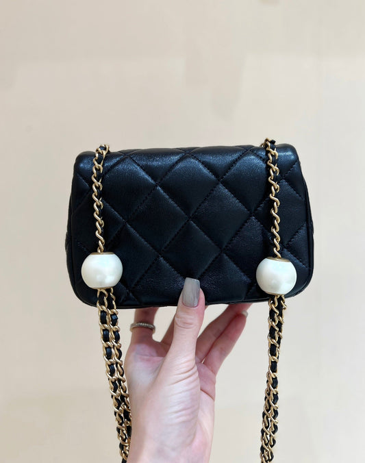 КРОС-БОДІ СУМКА CHANEL 25S 17 З ЧОРНОЇ ОВЕЧОЇ ШКІРИ З ЗОЛОТОЮ ФУРНІТУРОЮ
