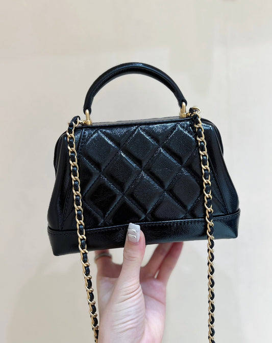 СУМКА CHANEL TOP HANDLE 18 З ЧОРНОЇ ОВЧИНИ НА ОЛІЙНО-ВОСКОВІЙ ОСНОВІ, ЗОЛОТА ФУРНІТУРА