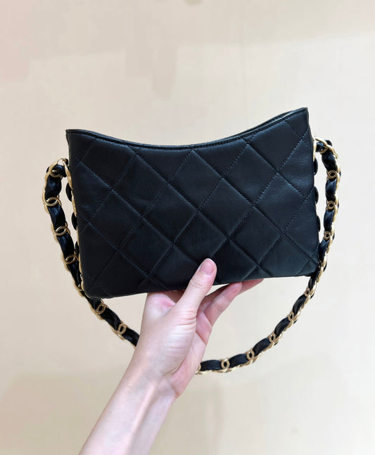 СУМКА CHANEL HOBO 24 ЧОРНА З ОВЕЧОЇ ШКІРИ ІЗ ЗОЛОТОЮ ФУРНІТУРОЮ