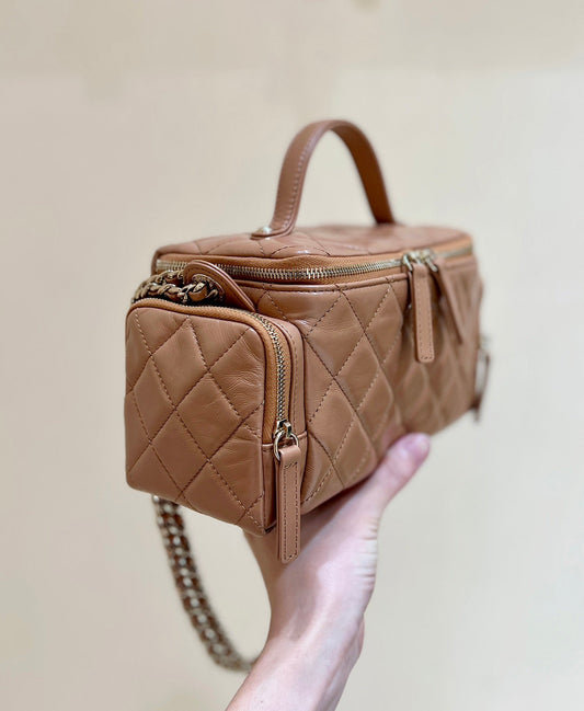 CHANEL 25S ВАНІТІ-КЕЙС 23 З КОРИЧНЕВОЇ ОВЕЧОЇ ШКІРИ