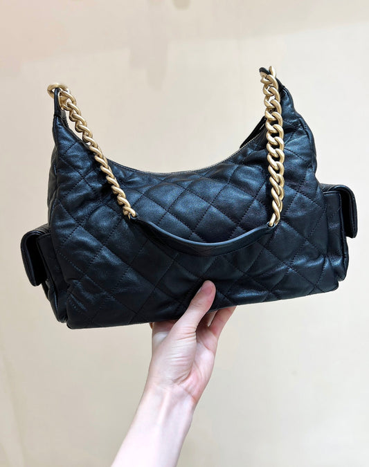 Сумка CHANEL QUILTED HOBO CARGO BAG 35 ЧОРНА ТЕЛЯЧА ШКІРА ЗОЛОТИЙ ЛАНЦЮГ