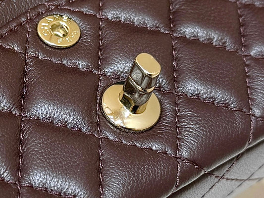 CHANEL 25S СУМКА FLAP CHARM 13 З ШОКОЛАДНОЇ КОРИЧНЕВОЇ ОВЕЧОЇ ШКІРИ