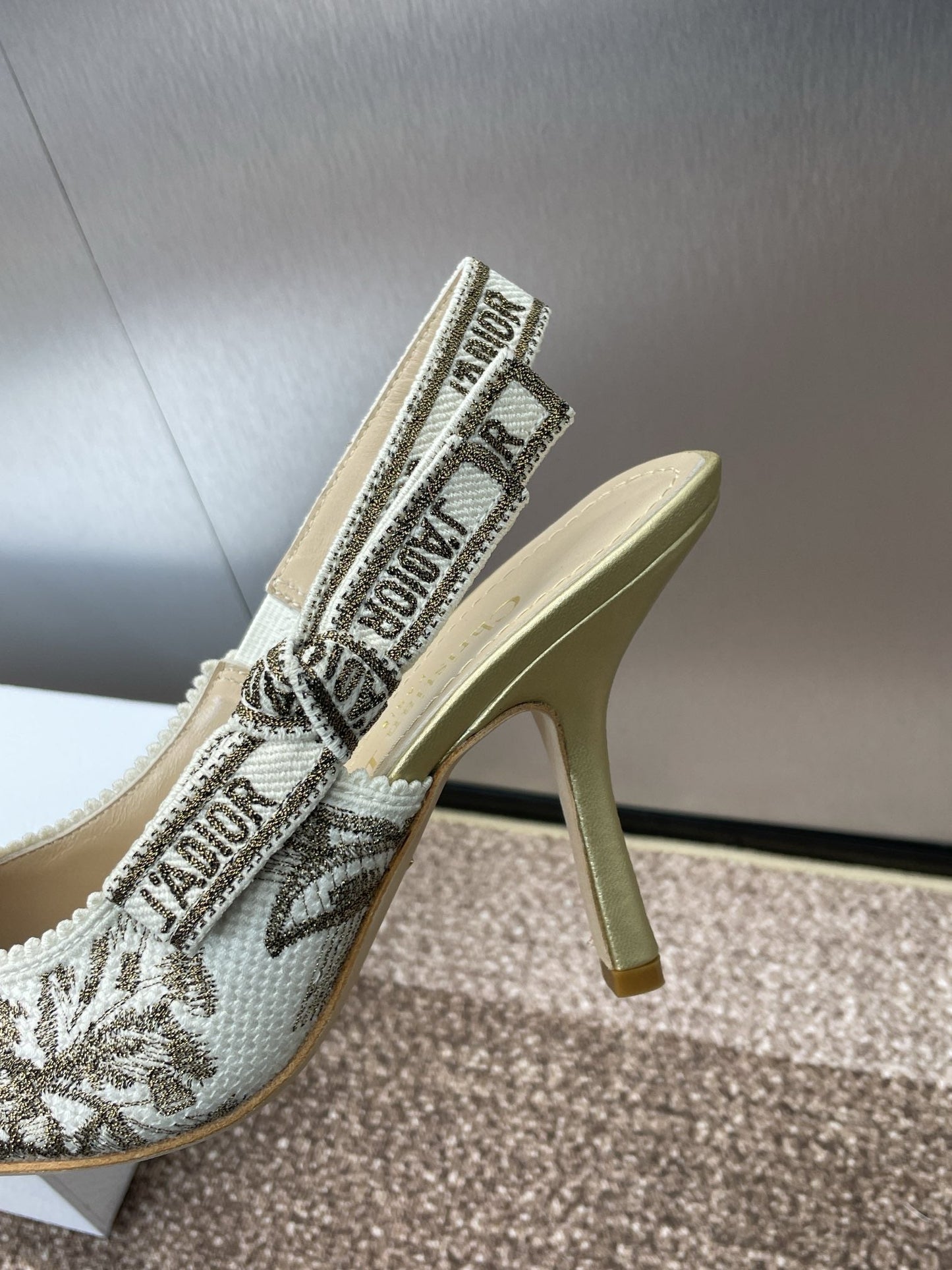 J'ADIOR HIGH SLINGBACK PUMP WHITE AND GOLD-TONE MILLEFIORI JACQUARD 95 MM - 33