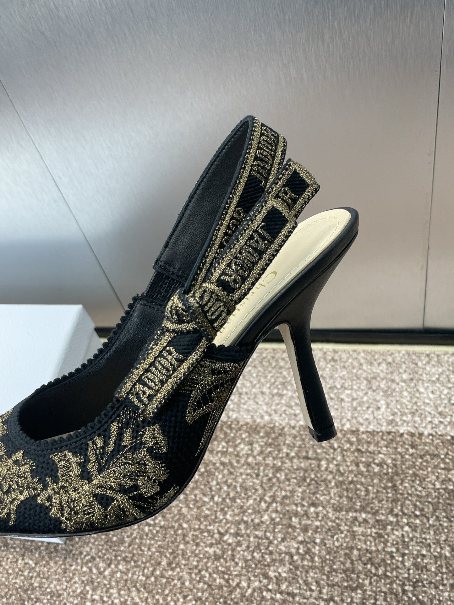 J'ADIOR HIGH SLINGBACK PUMP BLACK AND GOLD-TONE MILLEFIORI JACQUARD 95 MM - 33