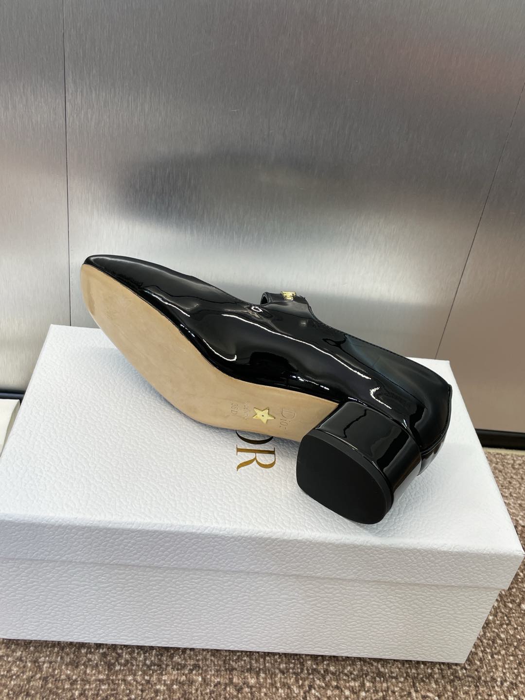 MEDIUM 35 MM HEEL PUMP IN BLACK PATENT CALFSKIN - 34