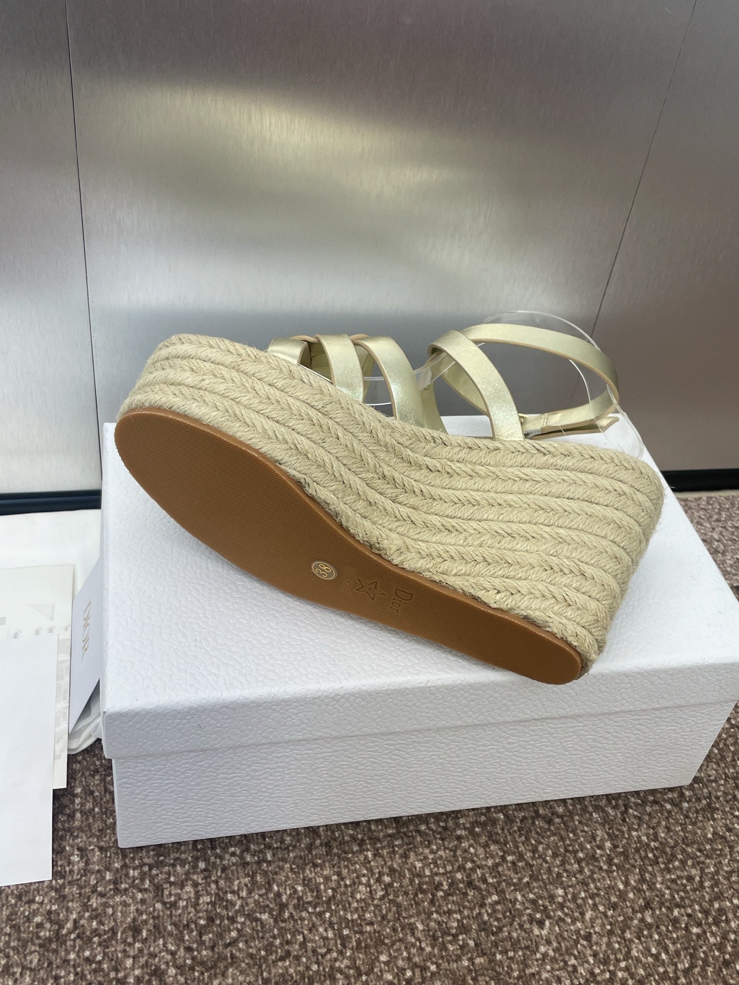 D-CLUB 25S HIGH HEEL WEDGE 100MM IN GOLD GLOSSY CALFSKIN RAFFIA SOLE - 34