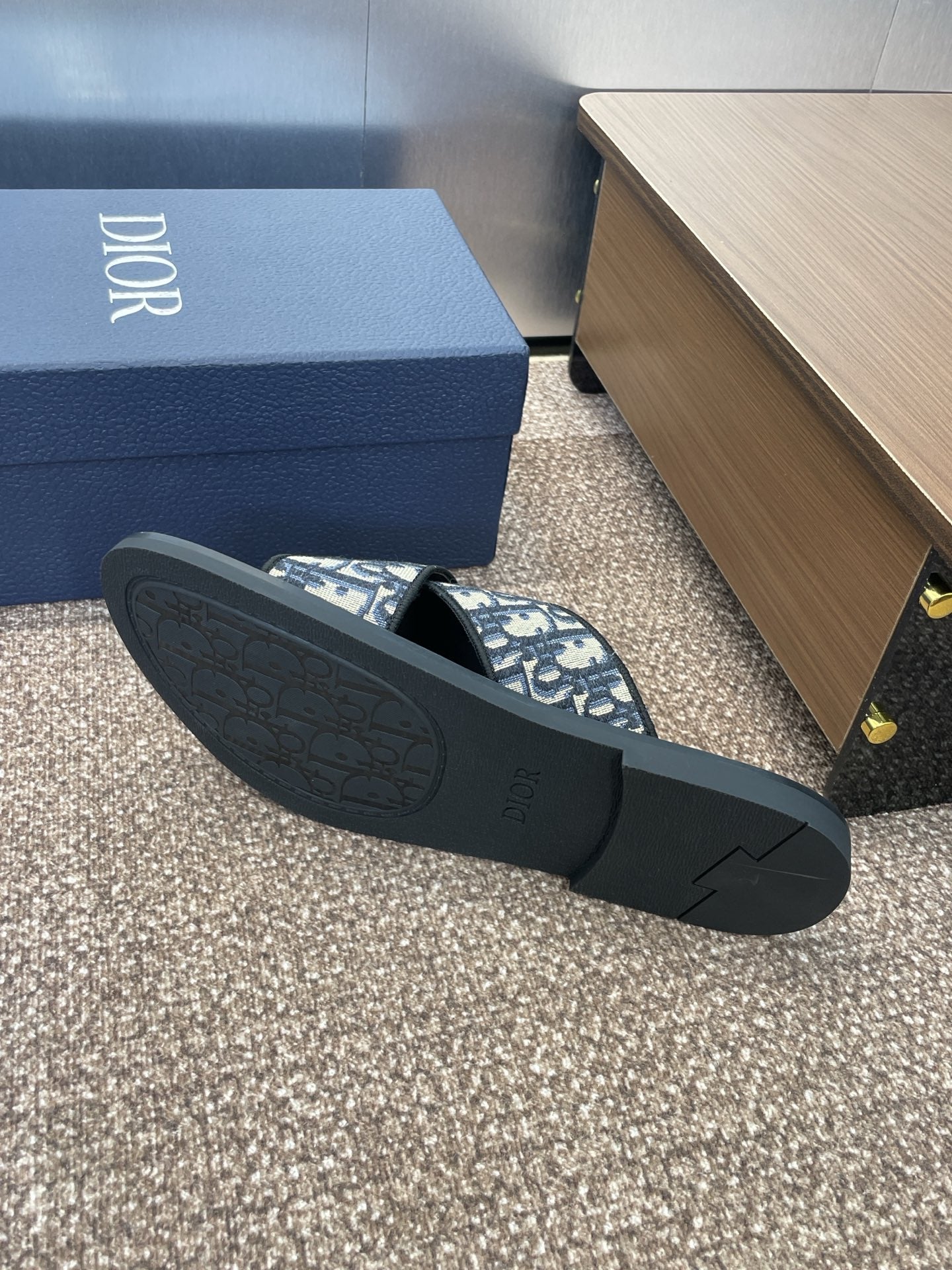 DIOR 25S ALIAS CROSS-STRAP SLIDES IN BLACK CALFSKIN WITH CD OBLIQUE DEEP BLUE LOGO - 39