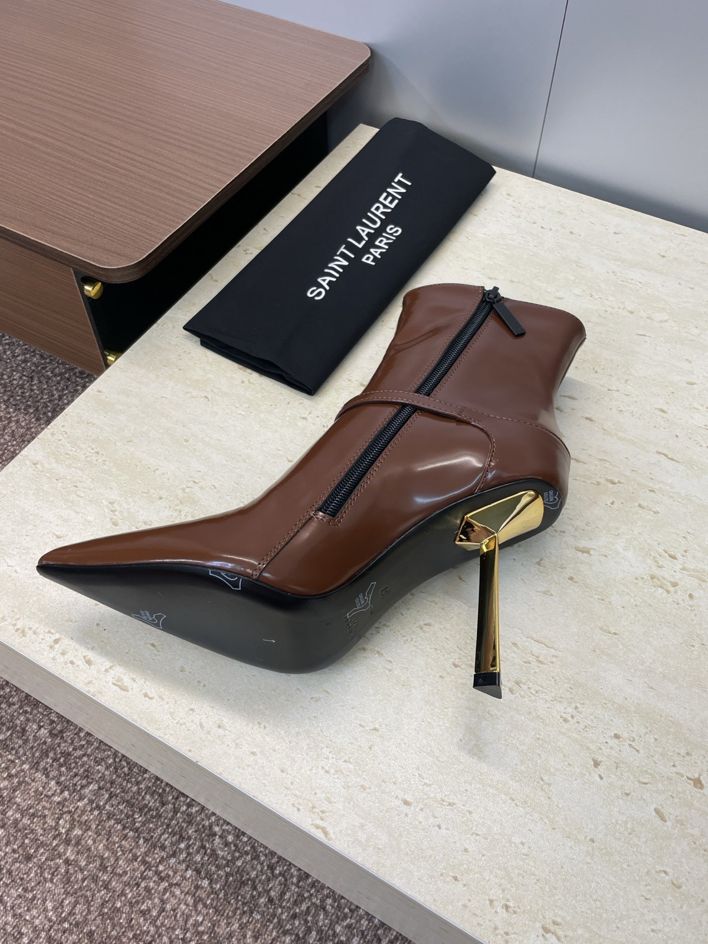 YSL 25S POINTED-TOE HIGH-HEEL ANKLE BOOTS 95 MM IN BROWN LAMBSKIN WITH GOLD HARDWARE - 35