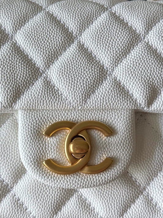 СУМКА CHANEL 25S FLAP BAG 20 СМ З БІЛОЇ ІКРЯНОЇ ШКІРИ ІЗ ЗОЛОТОЮ ФУРНІТУРОЮ
