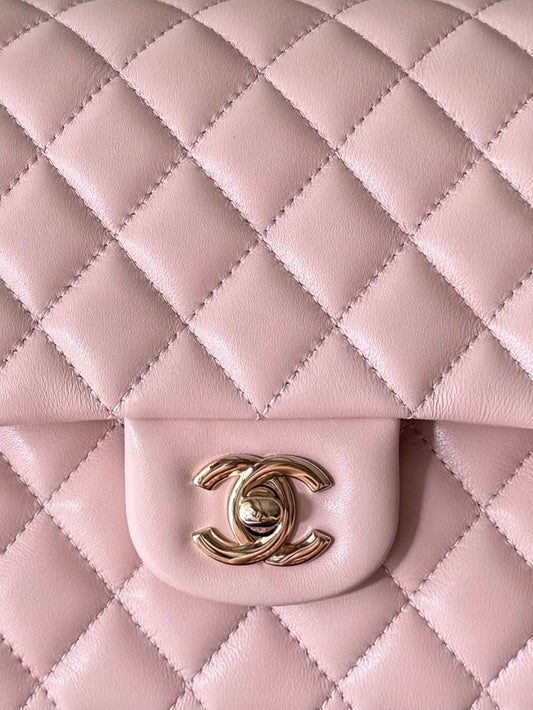 CHANEL 25S КЛАСИЧНА СУМКА-ФЛЕП 25 СМ ЗІ СВІТЛО-РОЖЕВОЇ ШКІРИ ЯГНЯТИ ІЗ ЗОЛОТИСТОЮ ФУРНІТУРОЮ