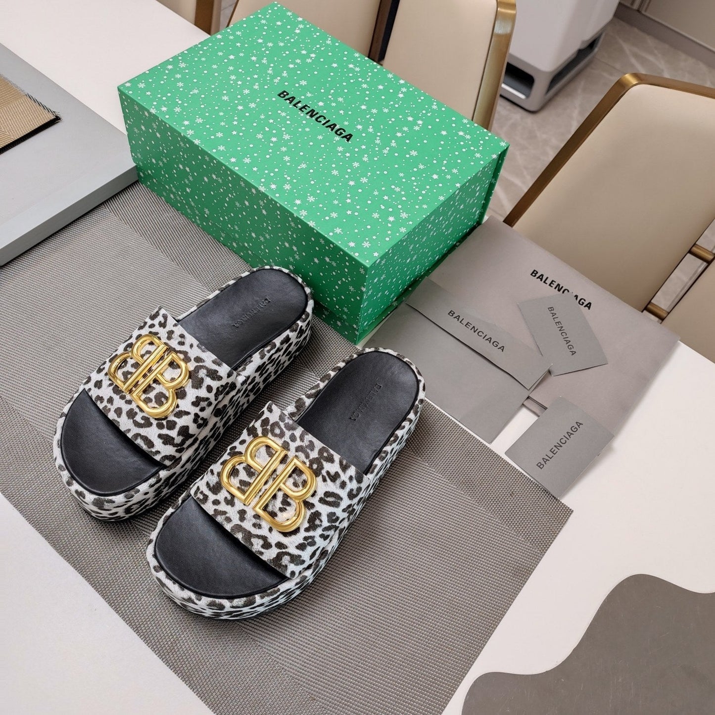RISE SANDAL THICK-SOLED IN WHITE LEOPARD PRINT CALFSKIN - 34
