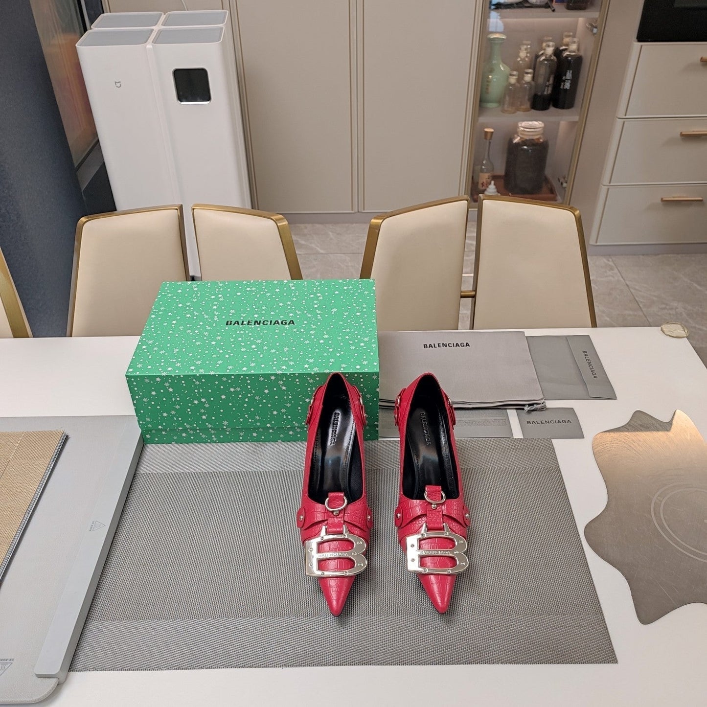 HIGH PUMPS WITH B SILVER BUCKLE IN RED CROCODILE PATTERN CALFSKIN - 34