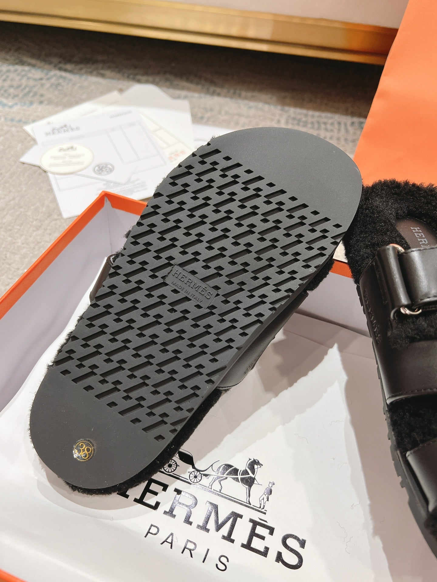 CHYPRE SANDAL IN BLACK SHEARLING AND CALFSKIN - 35
