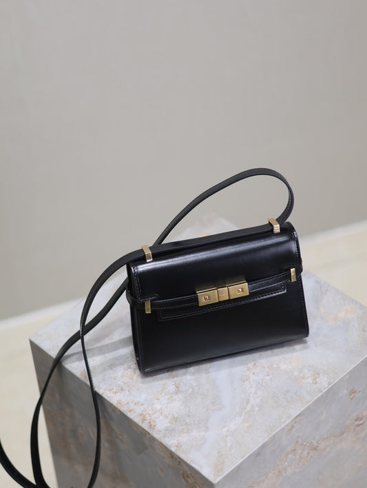 MANHATTAN MINI 19 З ЧОРНОЇ ГЛАДКОЇ ОВЕЧОЇ ШКІРИ ІЗ ЗОЛОТОЮ ПРЯЖКОЮ