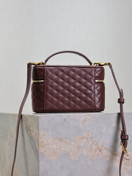 GABY MINI VANITY 18 З ОВЧИНИ КОЛЬОРУ AUBURN RED ІЗ ЗОЛОТОЮ ФУРНІТУРОЮ