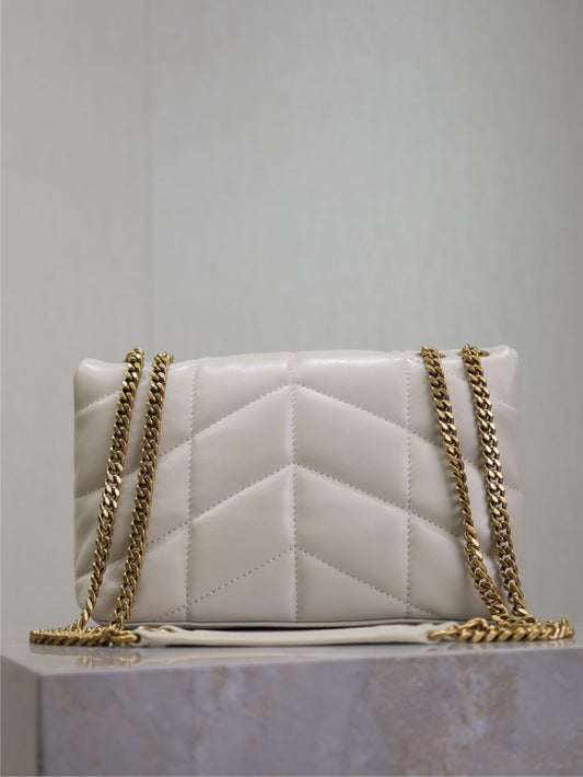 YSL 25S LOULOU PUFFER MINI 23 У ВІНТАЖНОМУ ТЕЛЯЧОМУ ШКІРІ КОЛЬОРУ BLANC З ФУРНІТУРОЮ ЗІ ЗОЛОТА