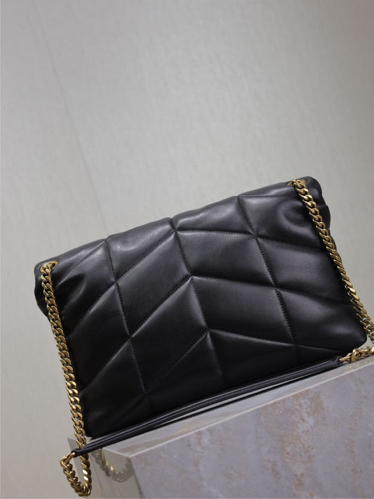 YSL 25S LOULOU PUFFER GM 35 З ЧОРНОЇ ТЕЛЯЧОЇ ШКІРИ З ЗОЛОТОЮ ФУРНІТУРОЮ