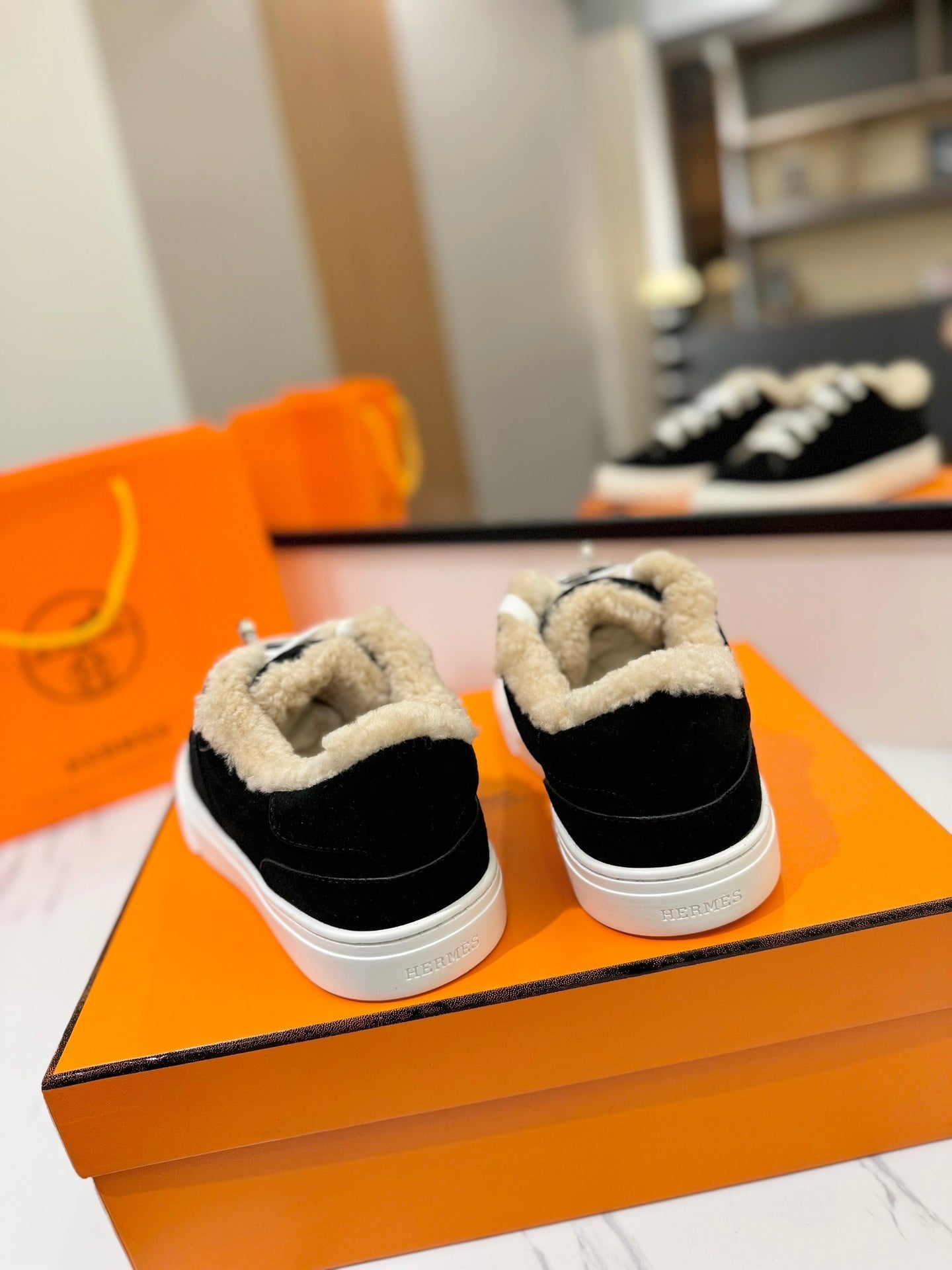 DAY SNEAKER IN BLACK SUEDE AND FLEECE LINING - 35