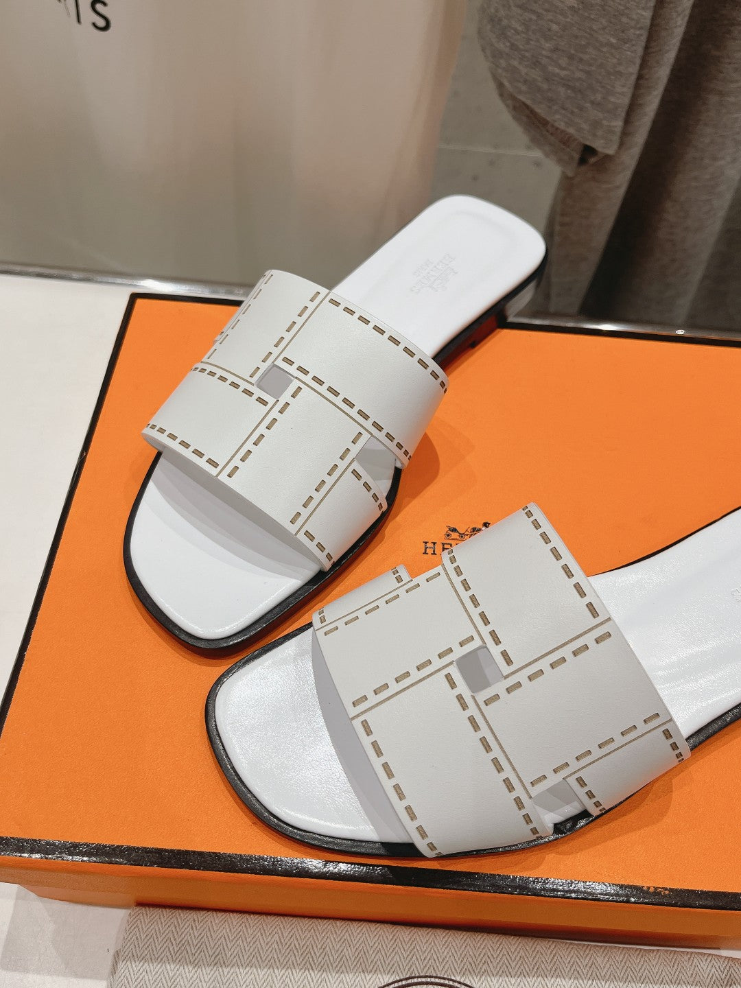 Idioma Sandal White Calfskin - 35