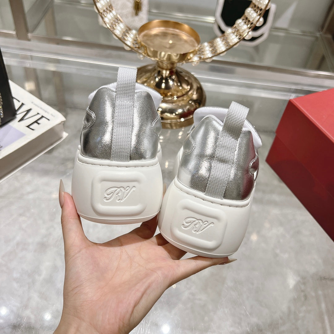 PUFFY LEATHER LOW TOP SNEAKERS IN SILVER PATENT LAMBSKIN - 35
