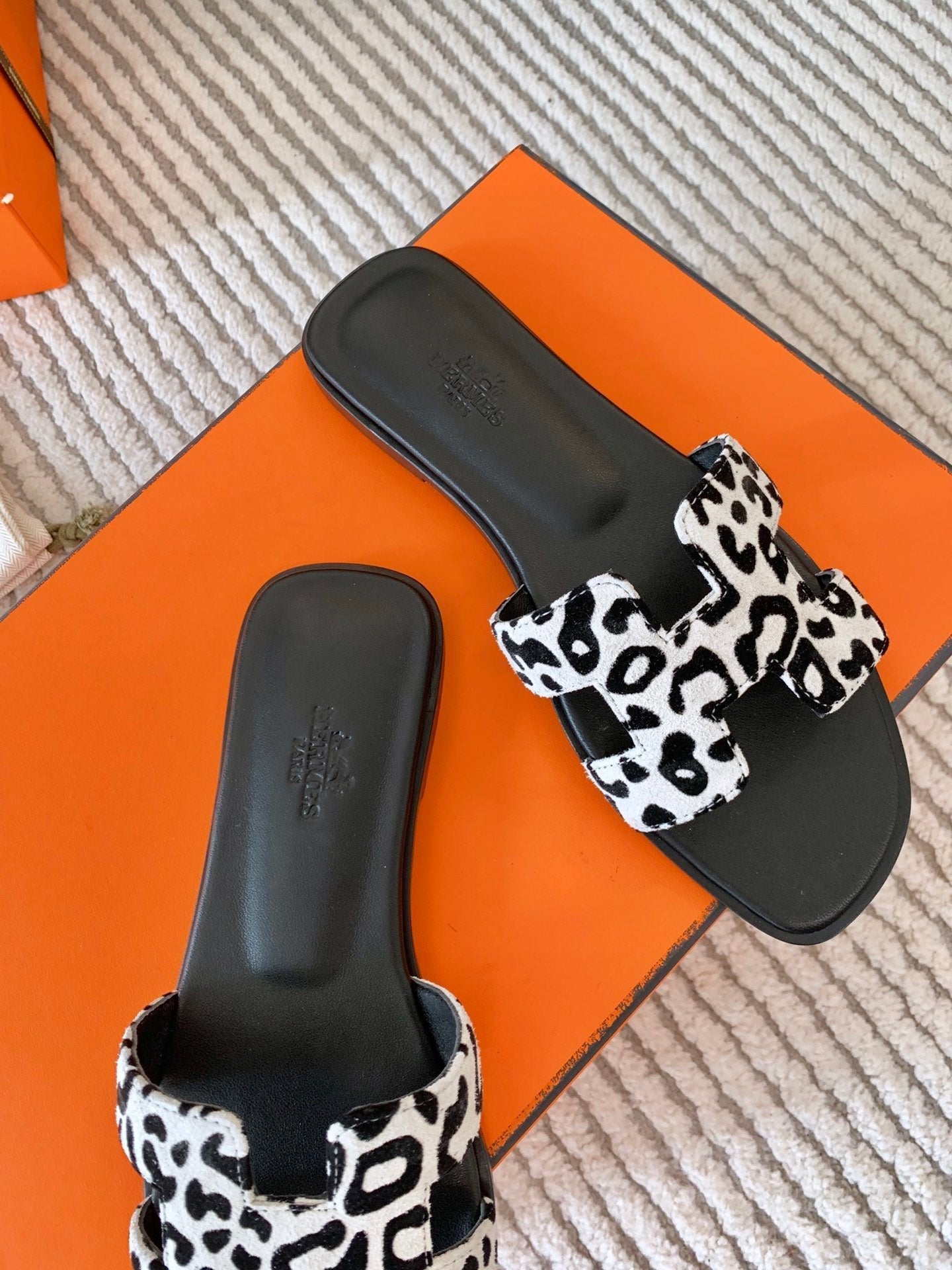 0RAN SANDAL IN BLACK MIX WHITE SUEDE - 34