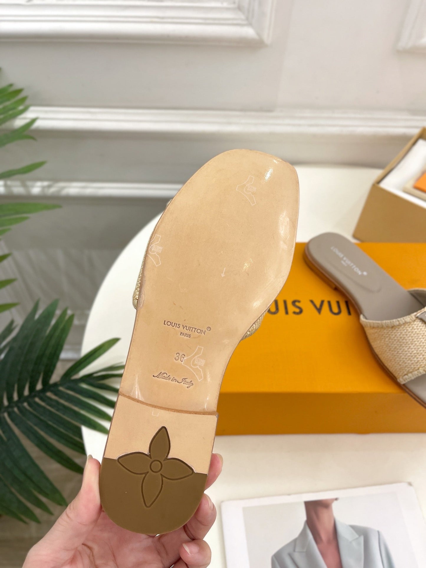LV WOMEN CAPRI FLAT MULES IN TAN BROWN LEATHER AND RAFFIA - 35