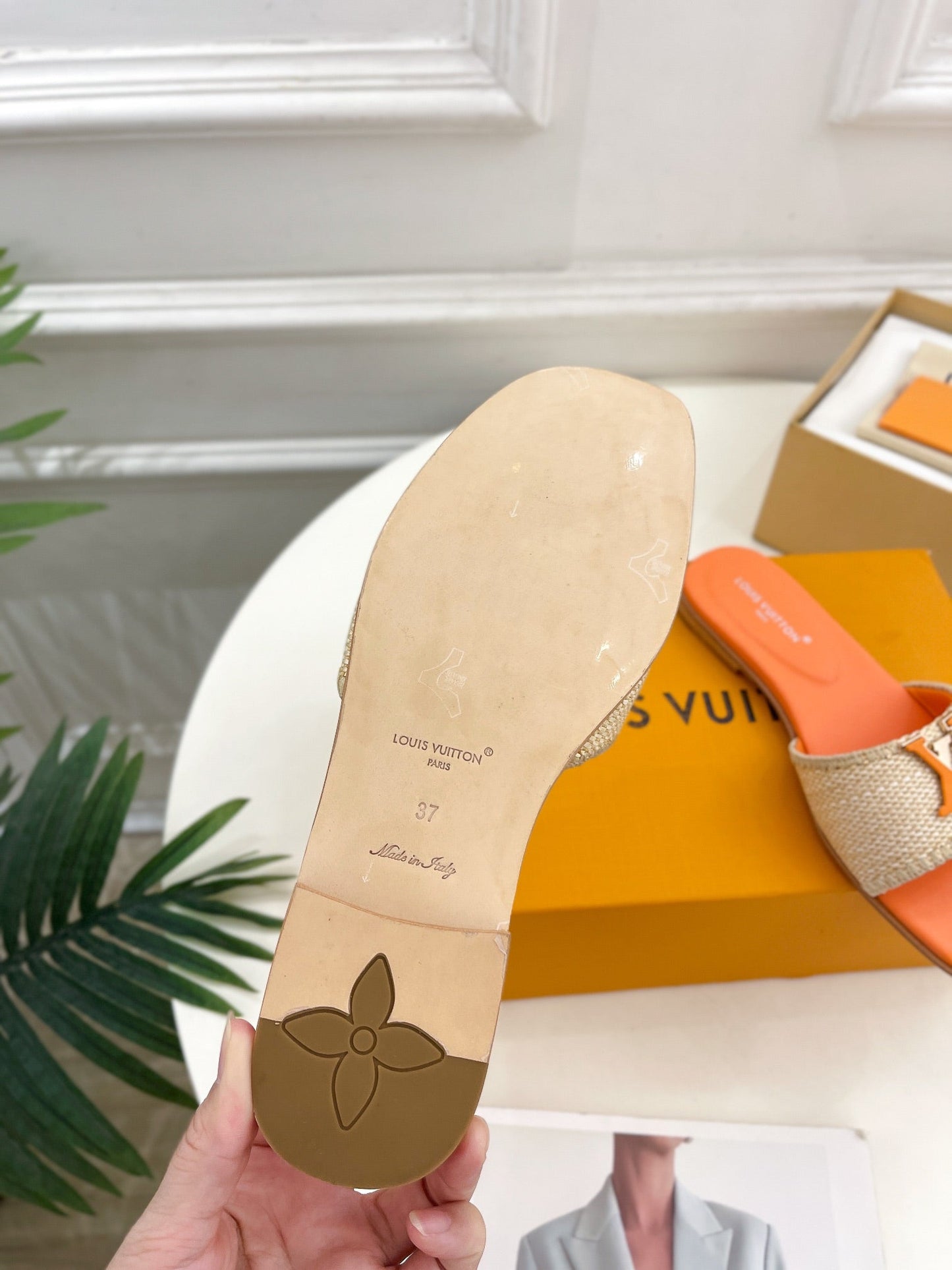 LV WOMEN CAPRI FLAT MULES IN TIGER ORANGE LEATHER AND RAFFIA - 35