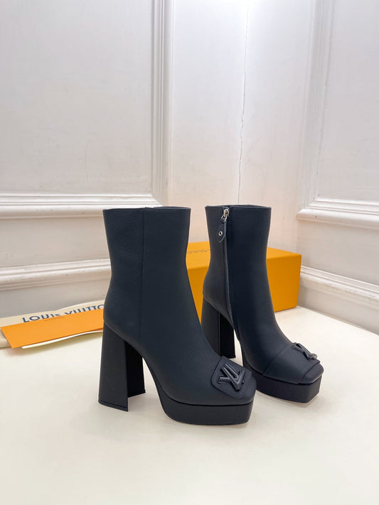 ANKLE BOOTS BLOCK HEEL 9 CM IN BLACK PEPPLE CALFSKIN - 35