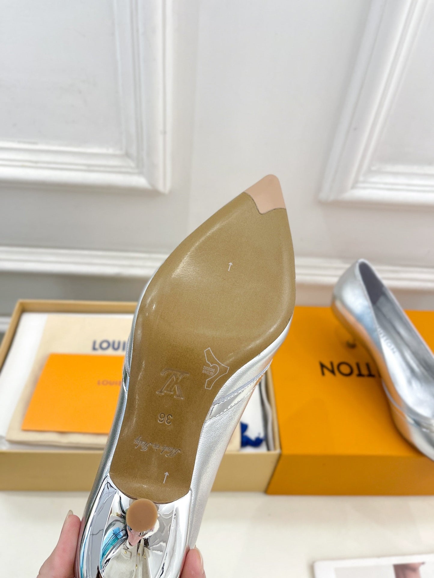 6AM HIGH PUMP 5 CM IN SILVER CALFSKIN - 35