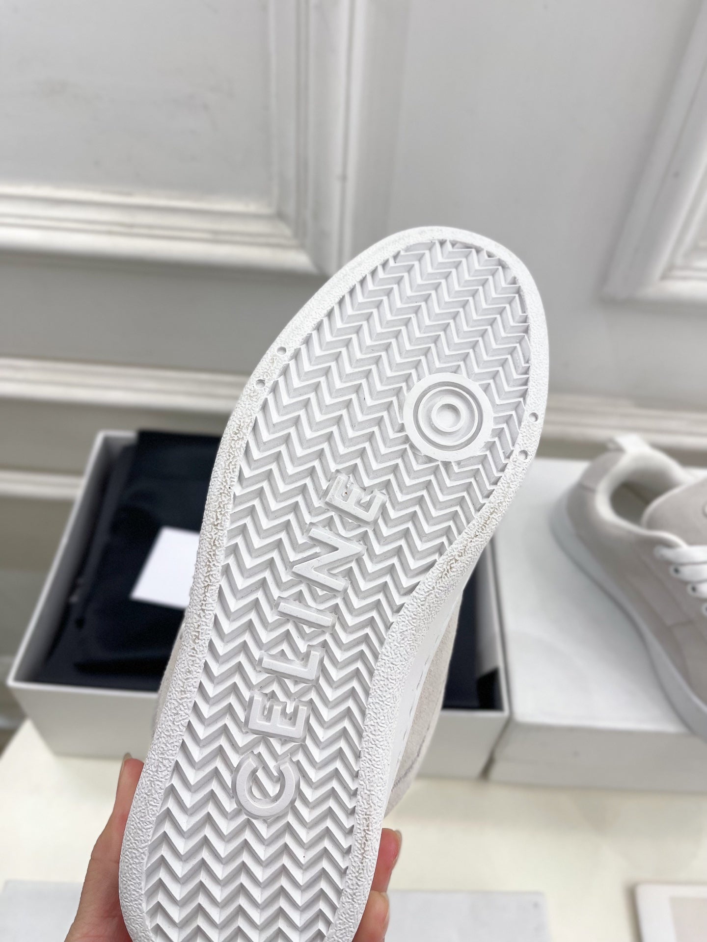 HUNTINGTON LOW LACE-UP SNEAKER IN PALE GRAY SUEDE AND MESH - 35