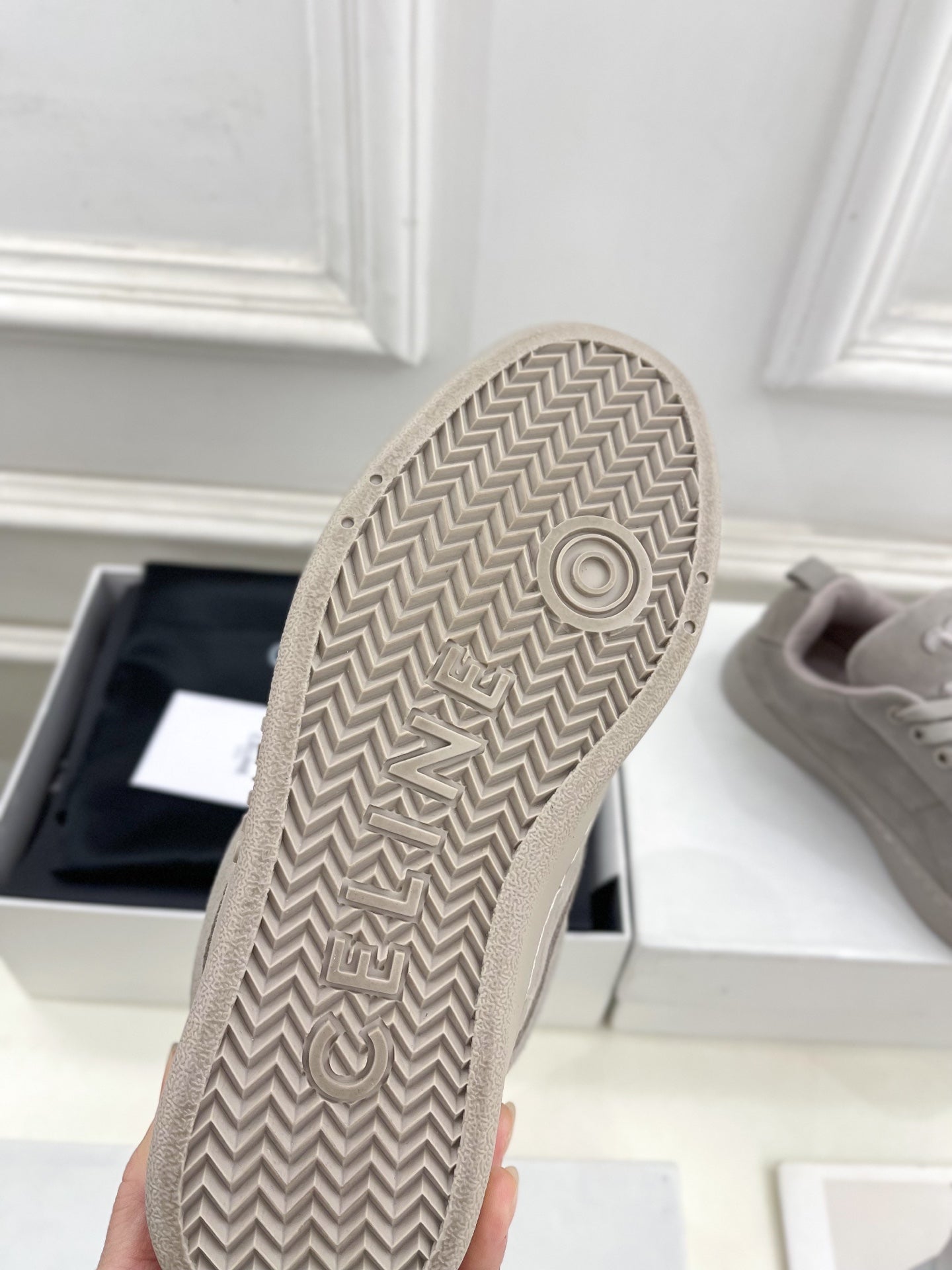 HUNTINGTON LOW LACE-UP SNEAKER IN PASTEL GRAY SUEDE AND MESH - 35