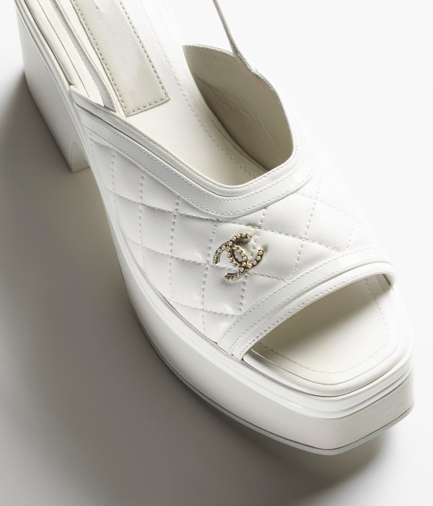 SANDALS WHITE LAMBSKIN PATENT - 35