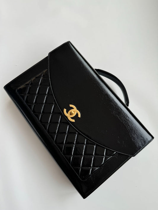 СУМКА CHANEL 25S TOP HANDLE 36 СМ З ЧОРНОЇ ШКІРИ ЯГНЯТИ ІЗ ЗОЛОТОЮ ФУРНІТУРОЮ